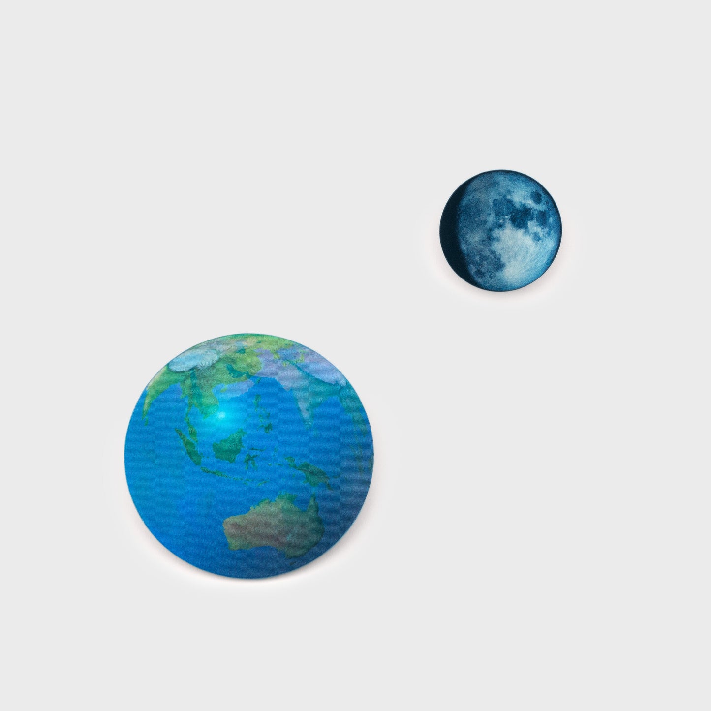 Animated Moon and Earth Magnets